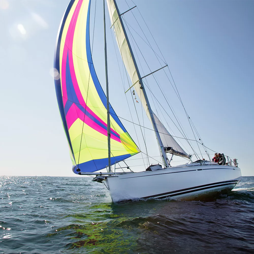 Seldénin myötätuulipurjeen GX-rullalaite purjeveneessä